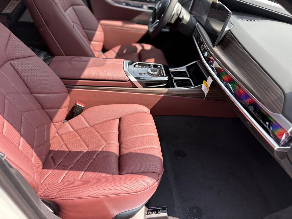 Certified 2025 BMW 760i xDrive w/ Executive Package image 22