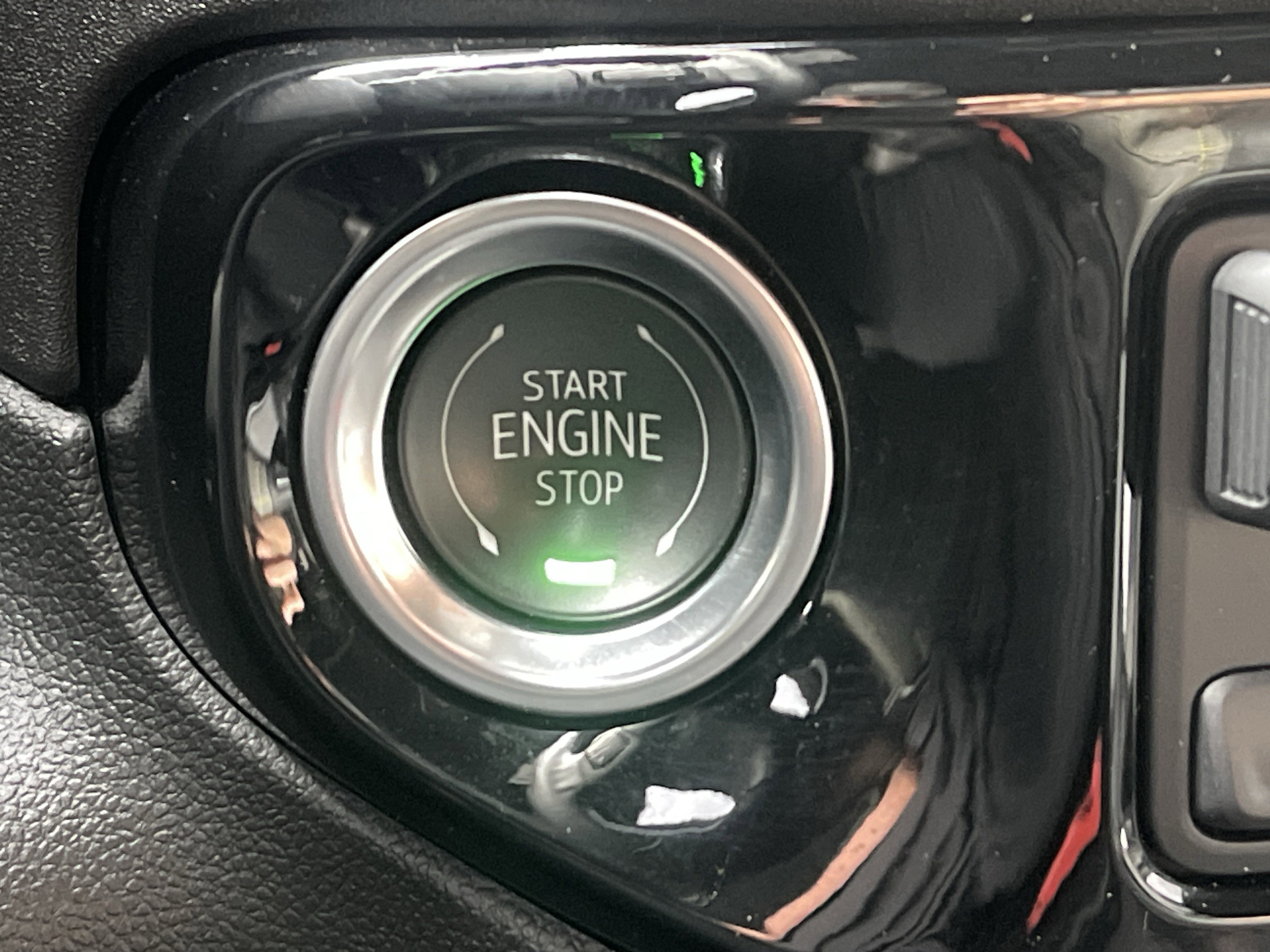 Used 2025 Chevrolet Silverado 2500 ZR2 w/ Technology Package image 15