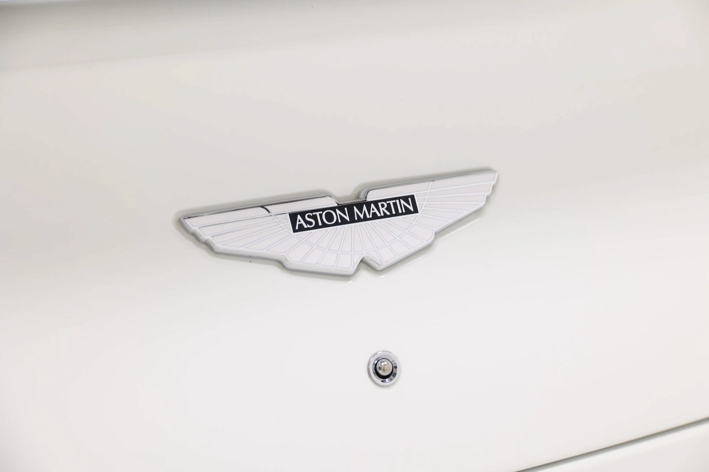 Used 2015 Aston Martin Vanquish Volante RWD image 49