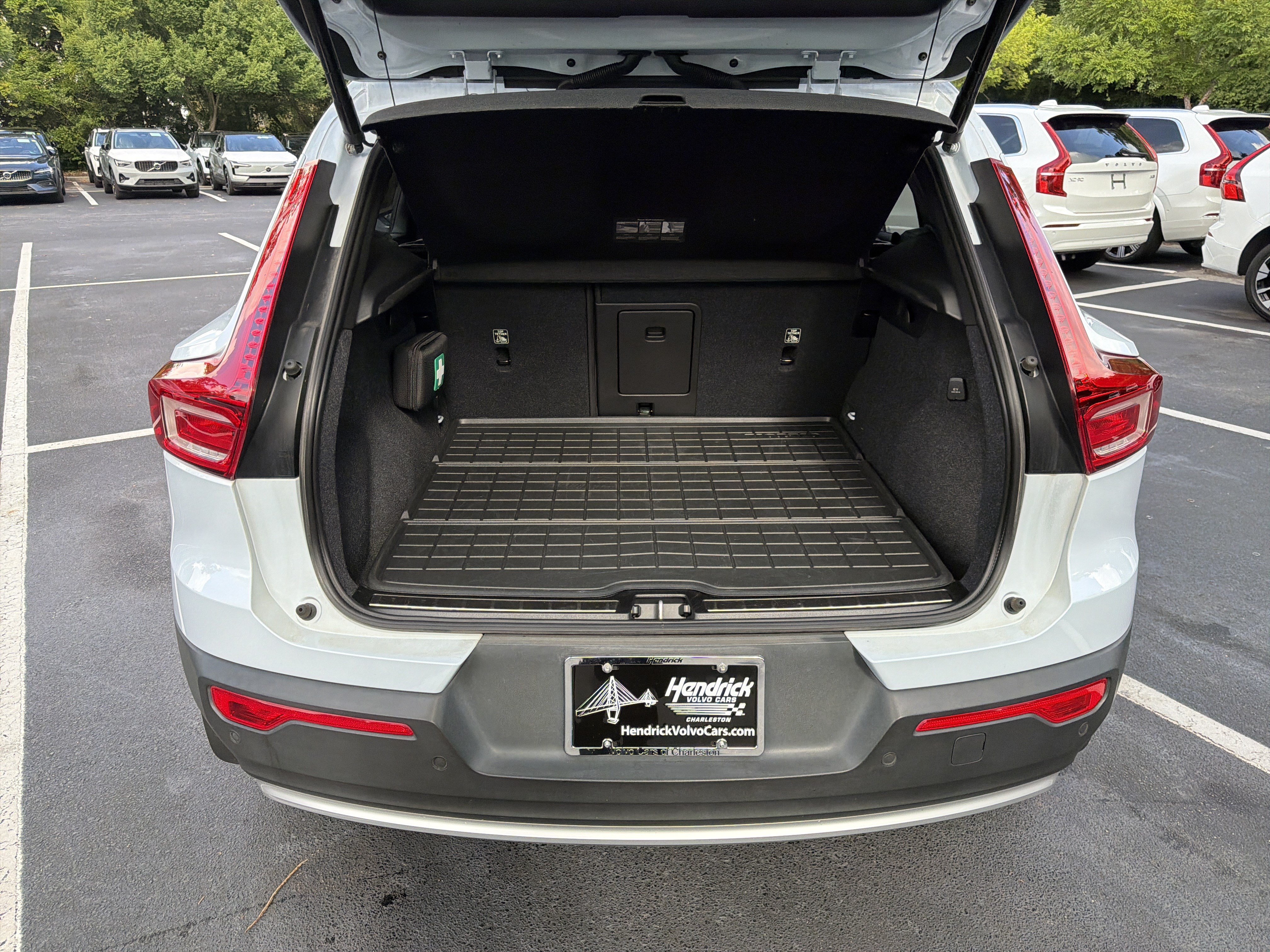 Certified 2024 Volvo XC40 B5 Ultimate w/ Protection Package Premier AWD/4WD image 34