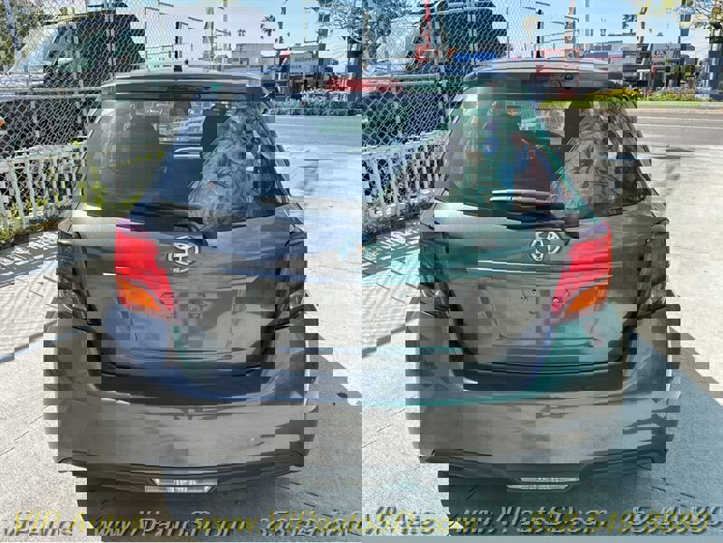 Used 2017 Toyota Yaris LE image 12