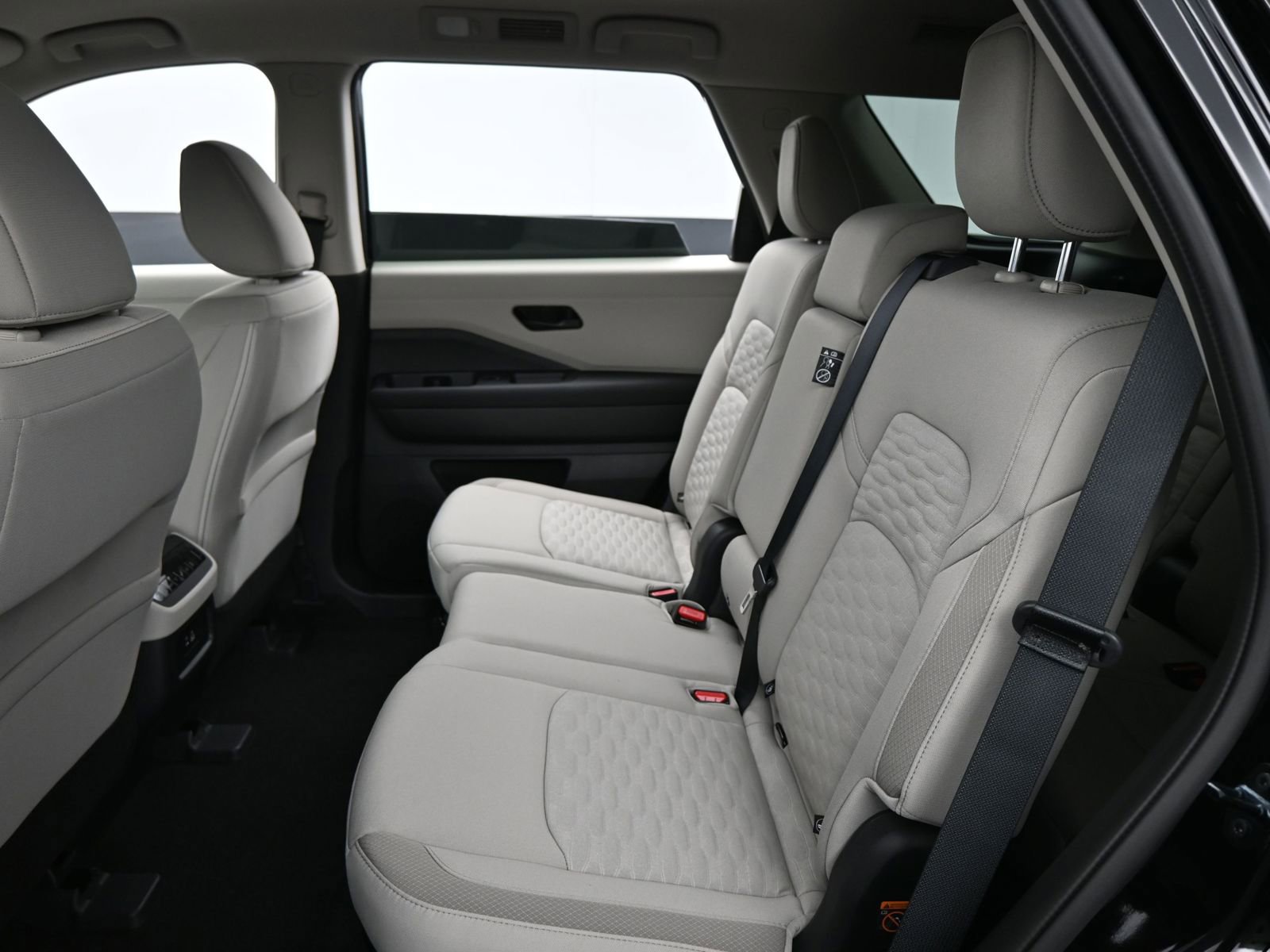 Used 2025 Nissan Pathfinder SV image 11