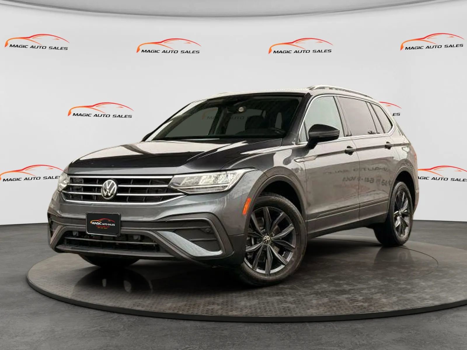 Used 2022 Volkswagen Tiguan SE w/ Panoramic Sunroof Package AWD/4WD image 1