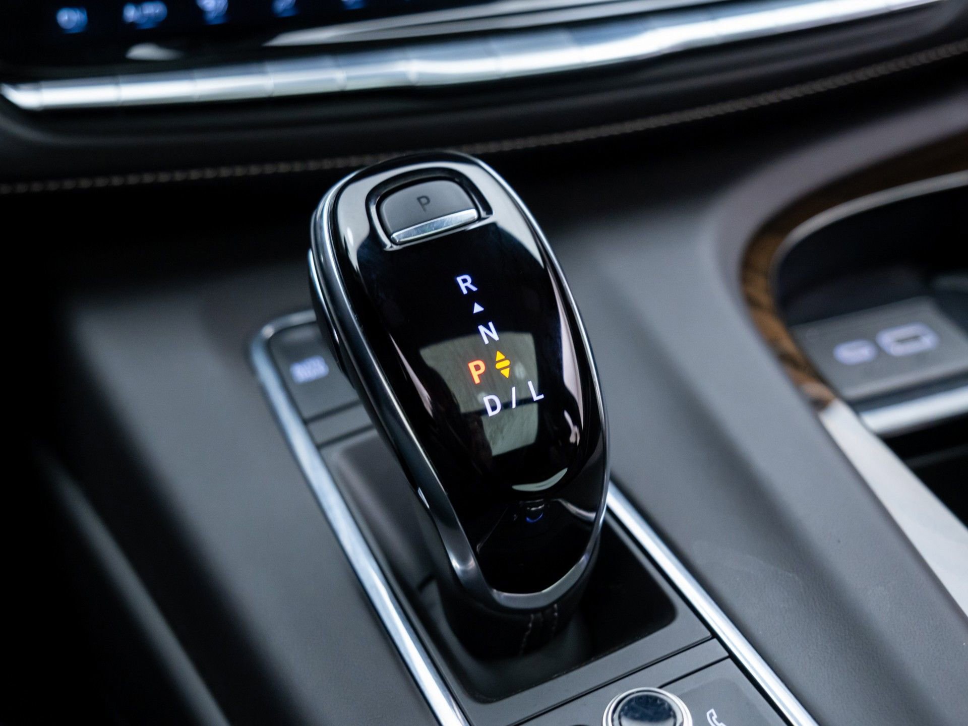 Certified 2024 Cadillac Escalade ESV Sport Platinum w/ LPO, ONYX Package image 33