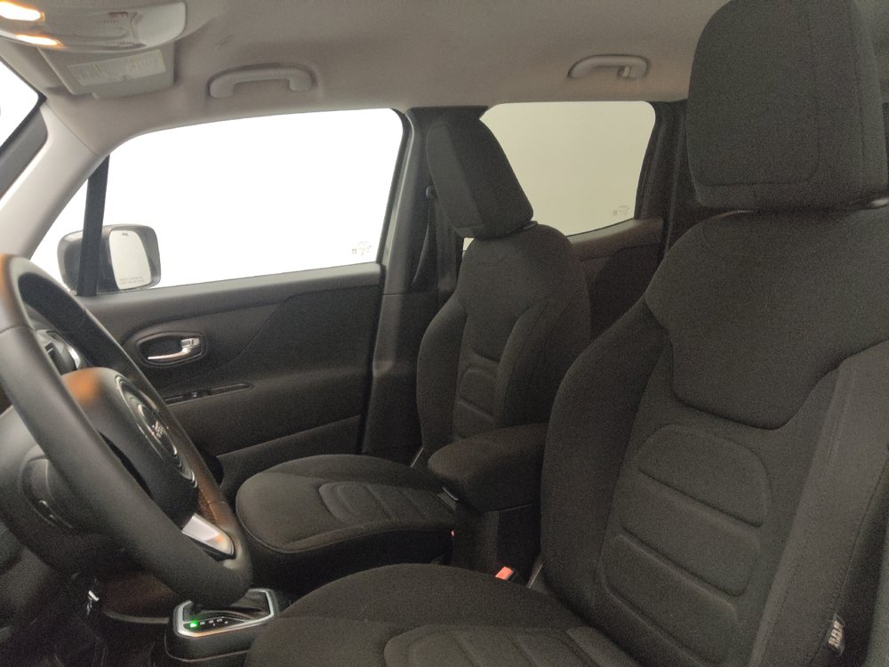 Used 2021 Jeep Renegade Latitude FWD image 17