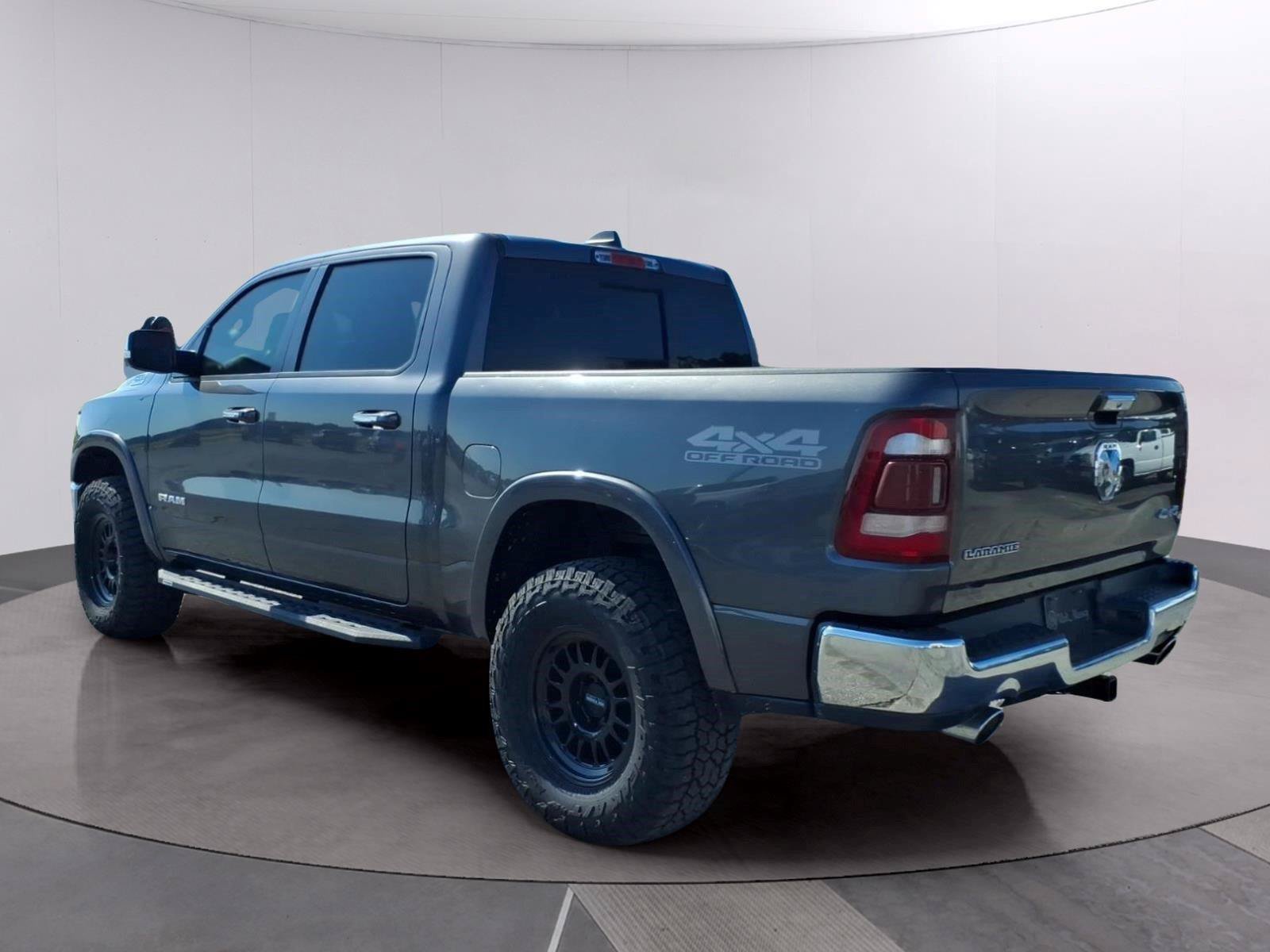 Used 2021 RAM 1500 Laramie w/ Off Road Group AWD/4WD image 3