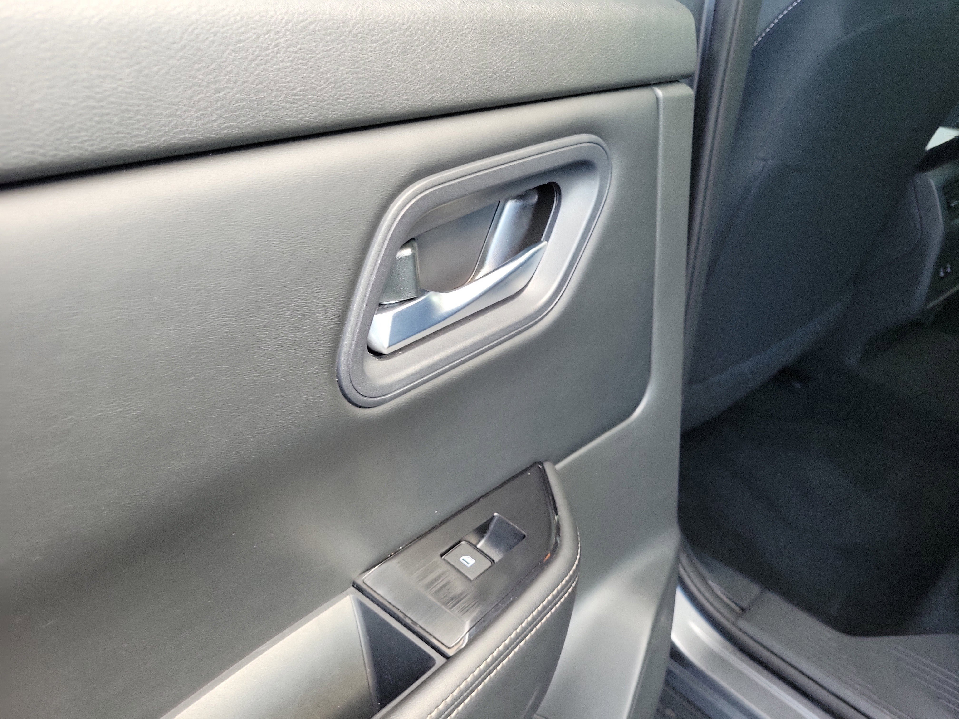 Certified 2024 Nissan Rogue SV image 13