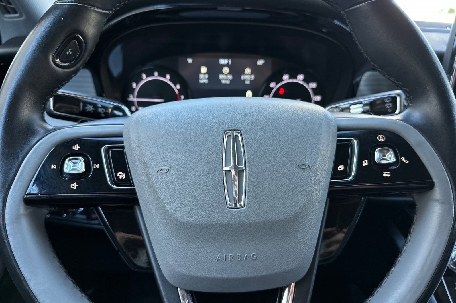 Used 2020 Lincoln Corsair Reserve image 23