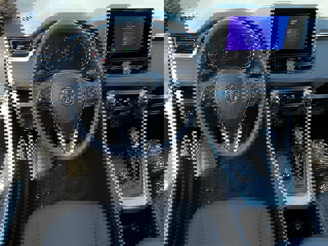 Used 2024 Toyota RAV4 SE image 10