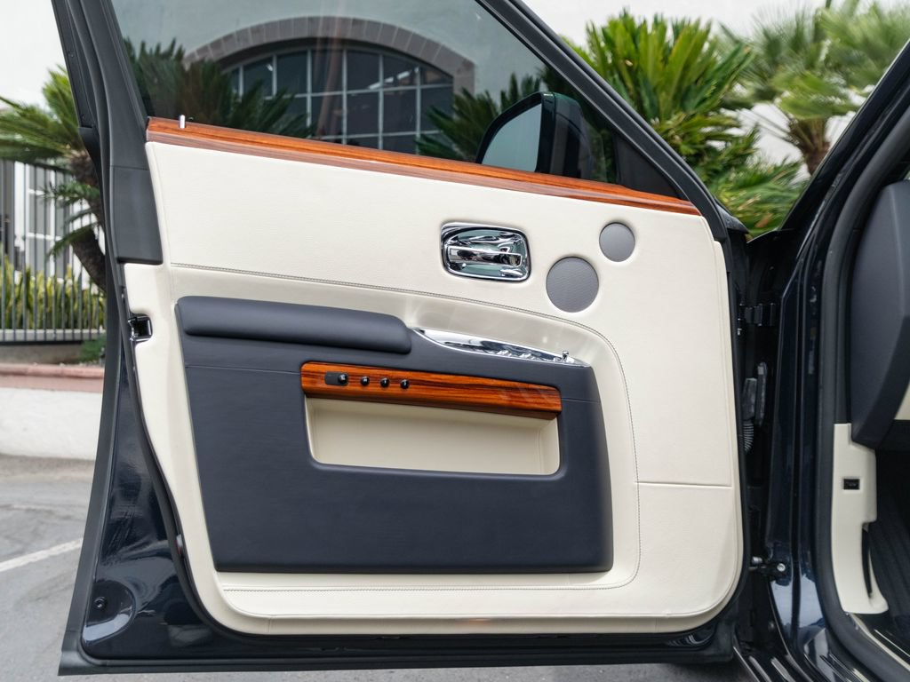 Used 2013 Rolls-Royce Ghost RWD image 10