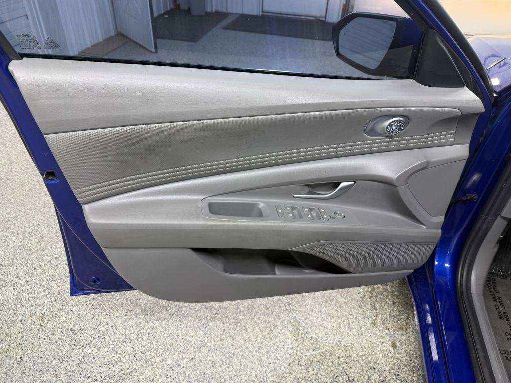 Used 2023 Hyundai Elantra SEL w/ Convenience Package image 18