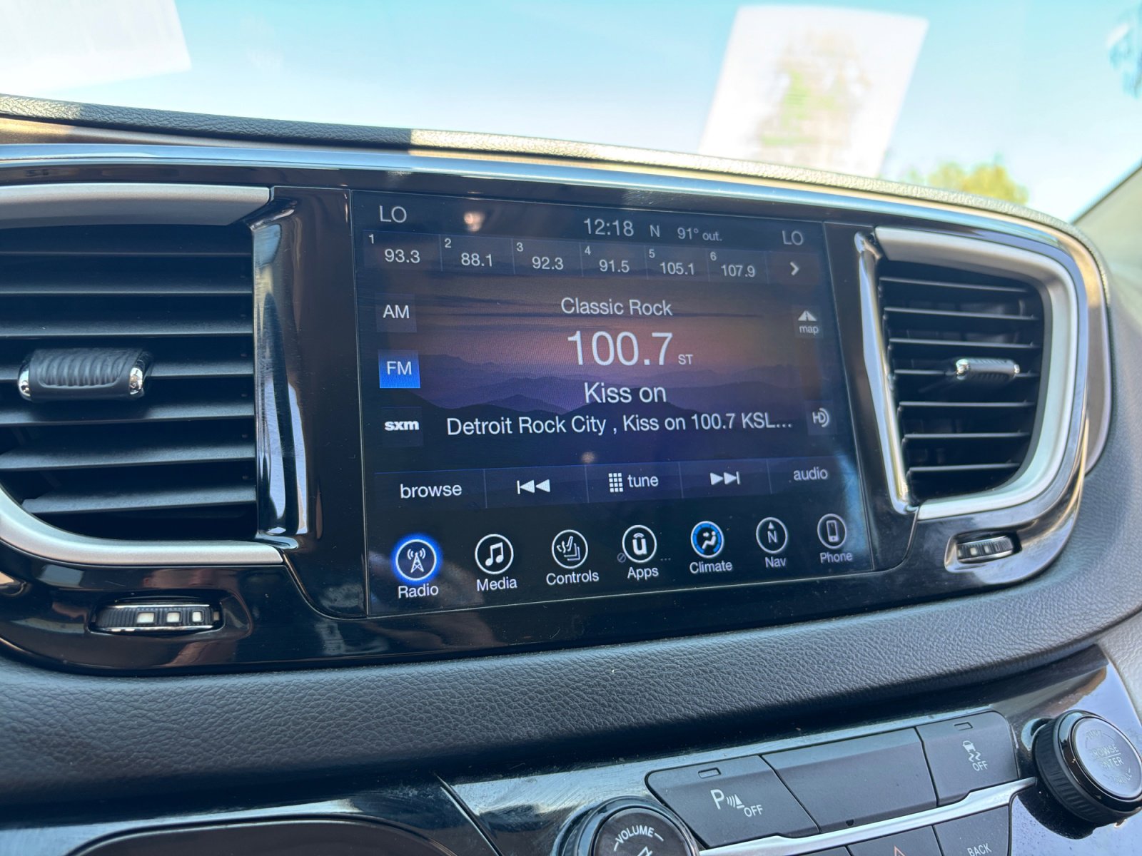 Used 2017 Chrysler Pacifica Touring-L image 12