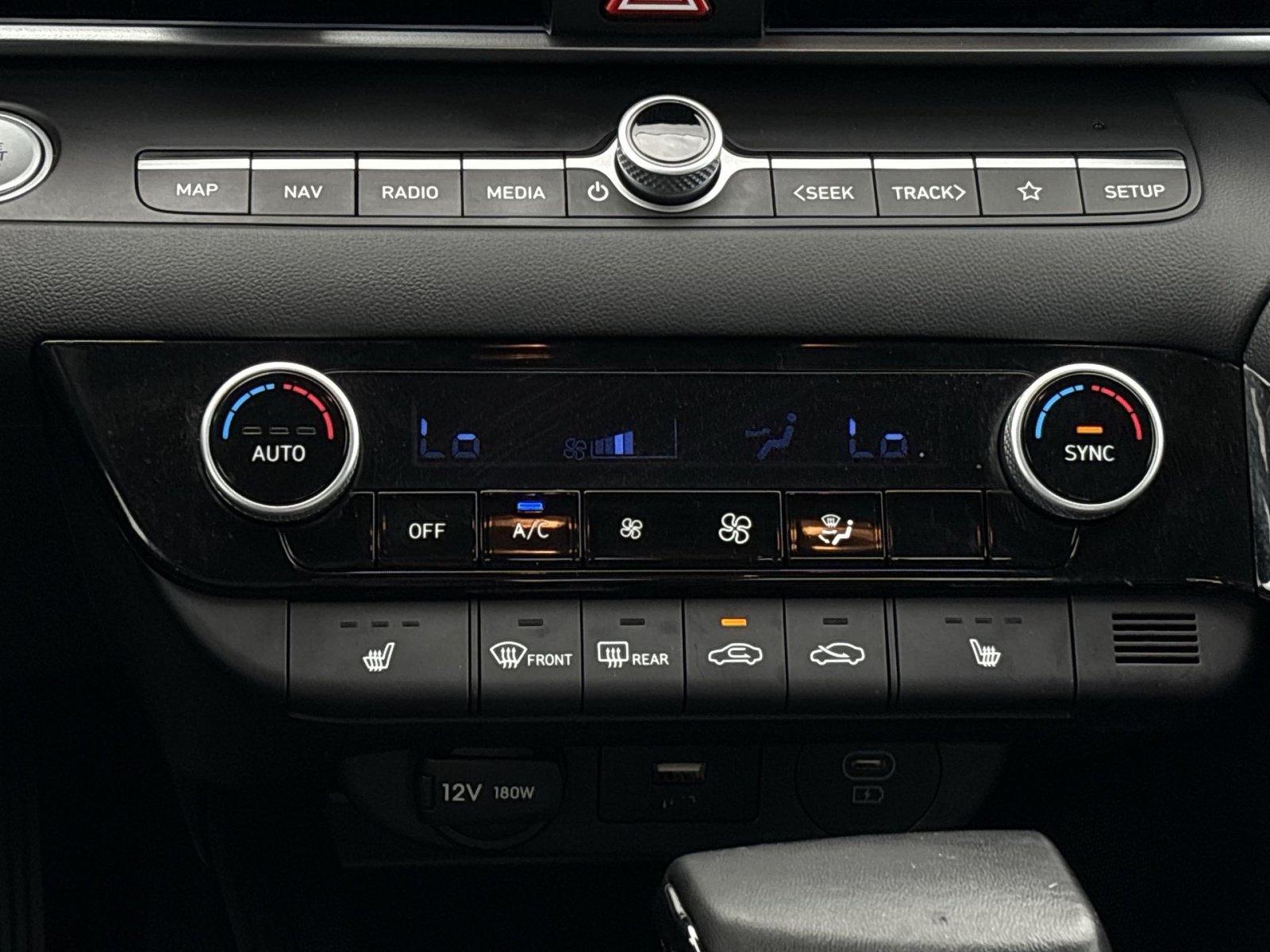 Certified 2025 Hyundai Elantra Limited FWD image 21