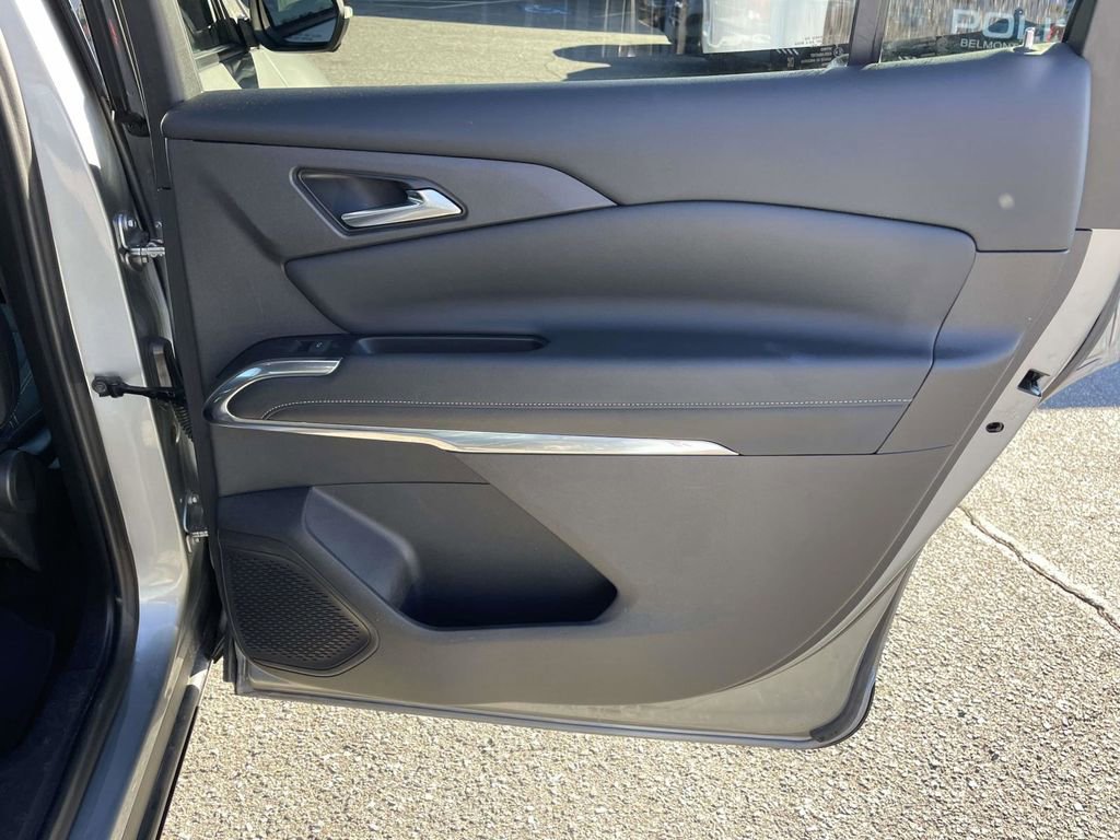 Used 2024 Chevrolet Traverse LT image 18