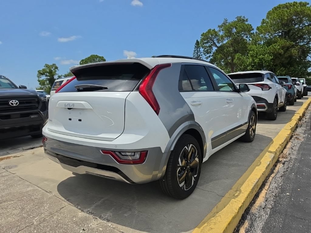 Certified 2023 Kia Niro Wave FWD image 16