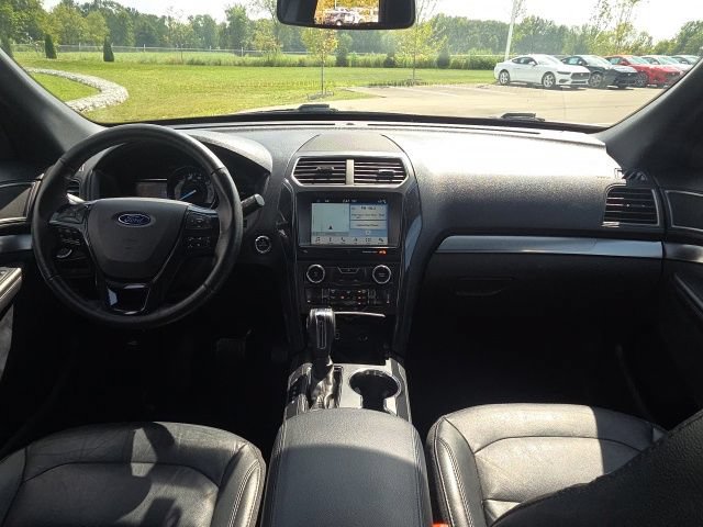 Used 2018 Ford Explorer XLT w/ Equipment Group 202A AWD/4WD image 19