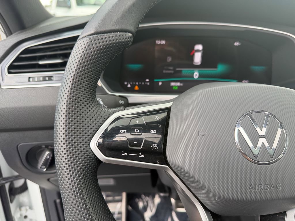 Used 2024 Volkswagen Tiguan SE R-Line FWD image 19