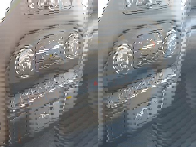 Used 2023 Chevrolet Silverado 1500 Custom image 25