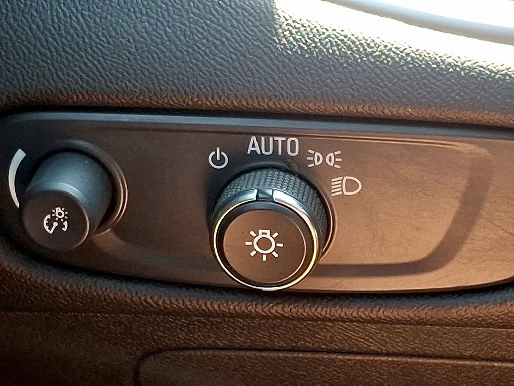 Used 2025 Chevrolet Malibu LT FWD image 24