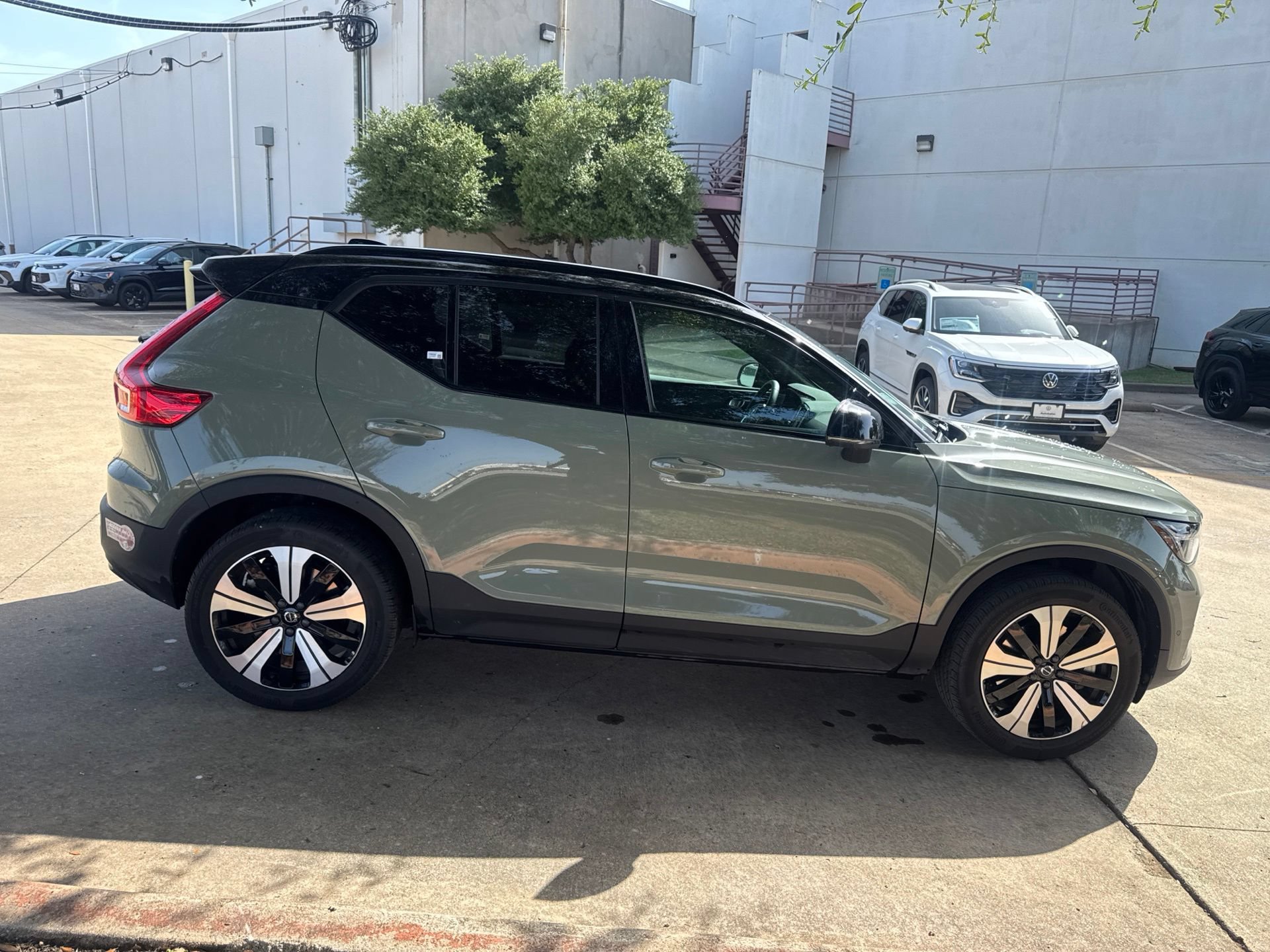 Certified 2023 Volvo XC40 Recharge Plus w/ Protection Package Premier AWD/4WD image 4