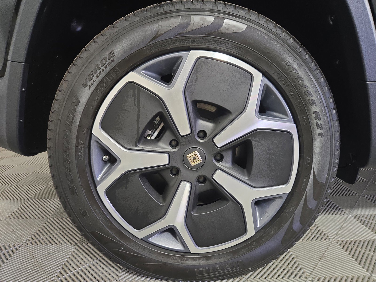 Used 2024 Rivian R1T Adventure AWD/4WD image 12