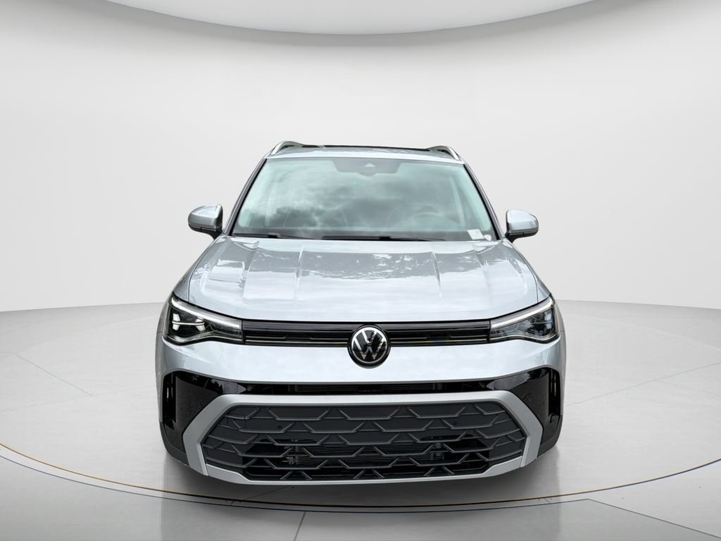 New 2026 Volkswagen Taos SE FWD image 2