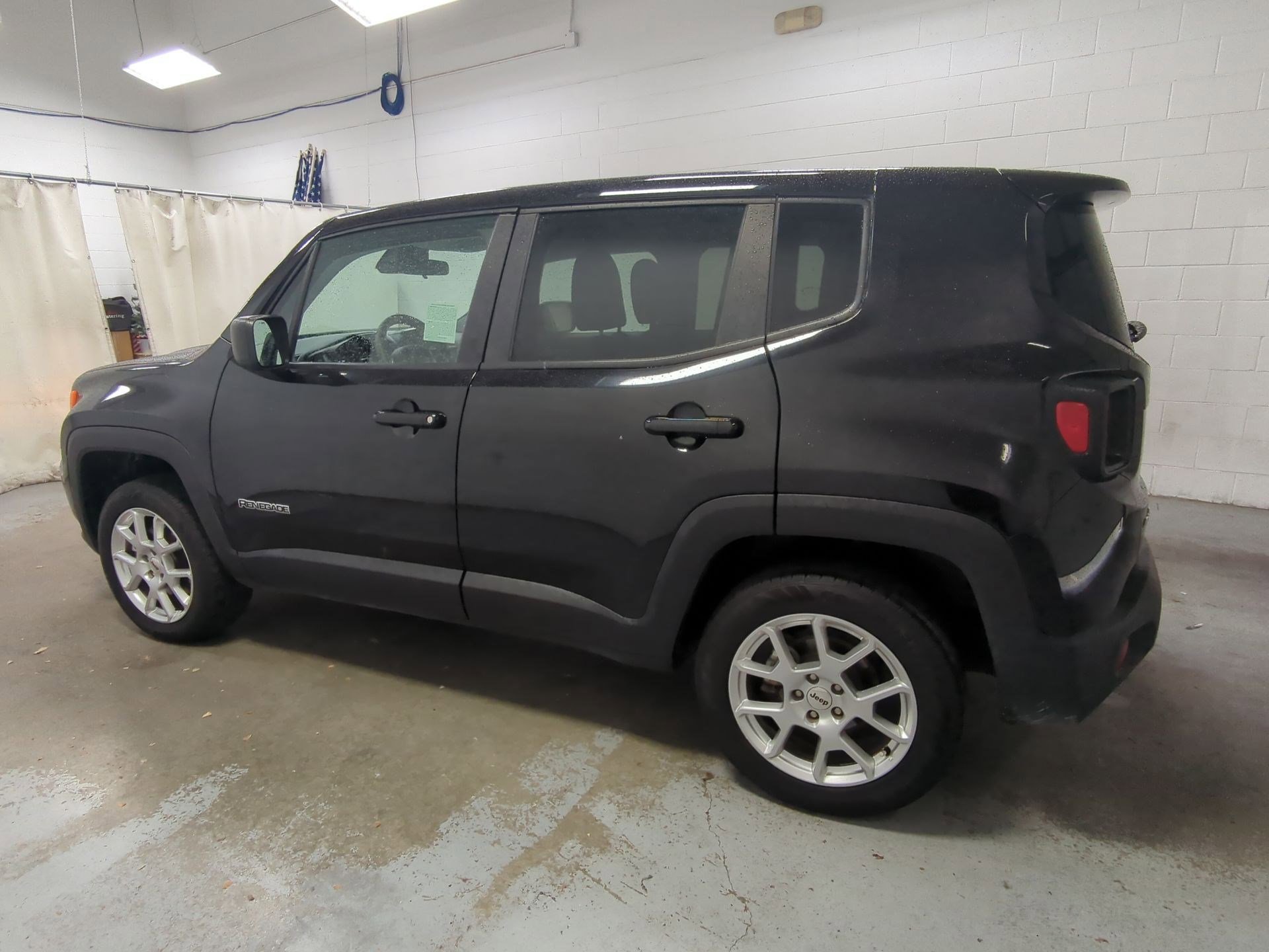 Certified 2023 Jeep Renegade Latitude image 9