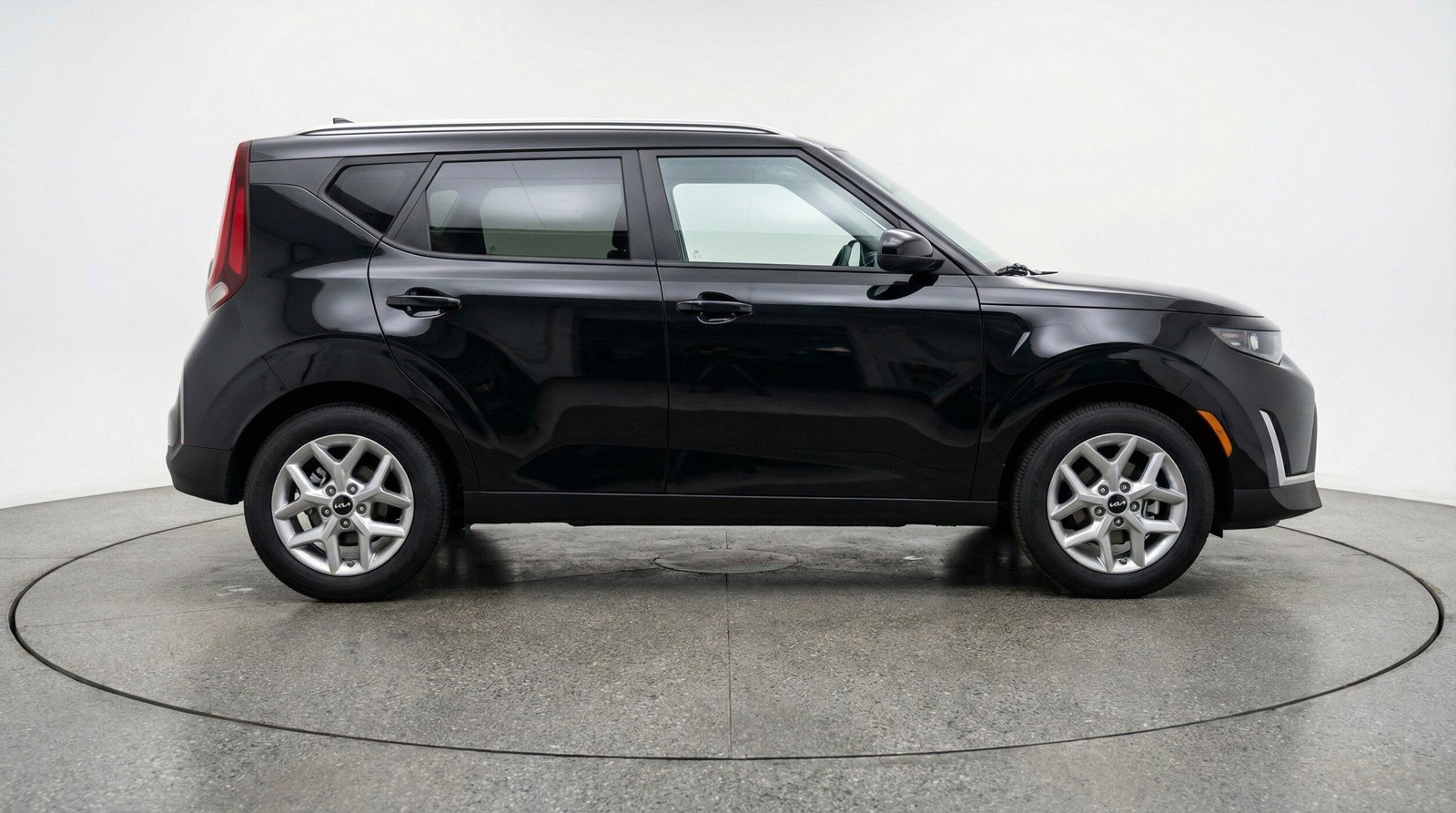 Used 2025 Kia Soul LX w/ LX Technology Package FWD image 8