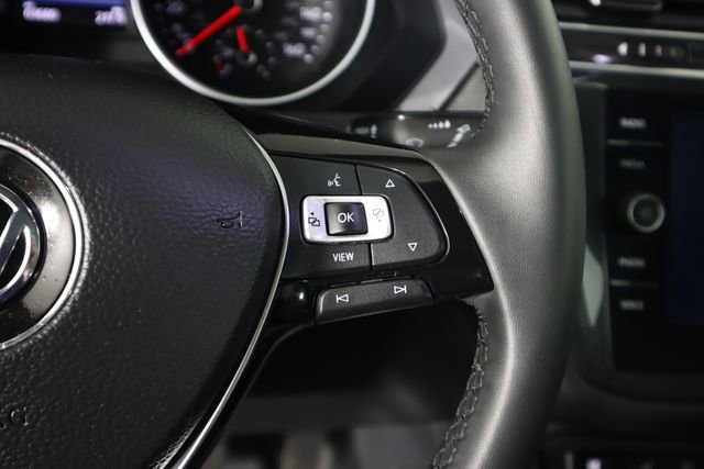 Used 2020 Volkswagen Tiguan SE w/ Panoramic Sunroof Package image 37