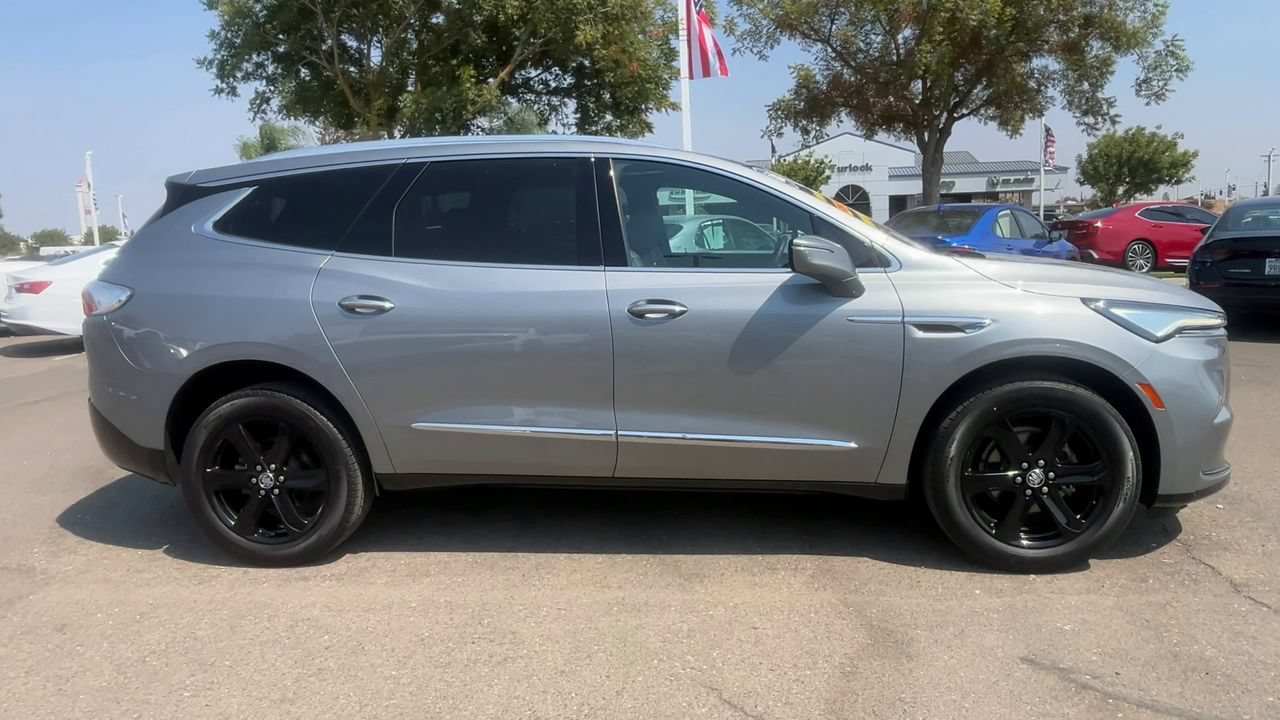 Used 2024 Buick Enclave Essence w/ Sport Touring Edition AWD/4WD image 8