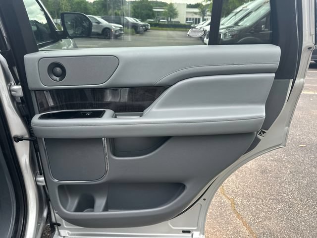 Used 2019 Lincoln Navigator Reserve AWD/4WD image 18