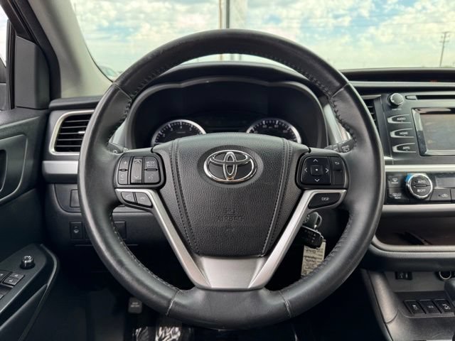 Used 2014 Toyota Highlander Plus AWD/4WD image 29
