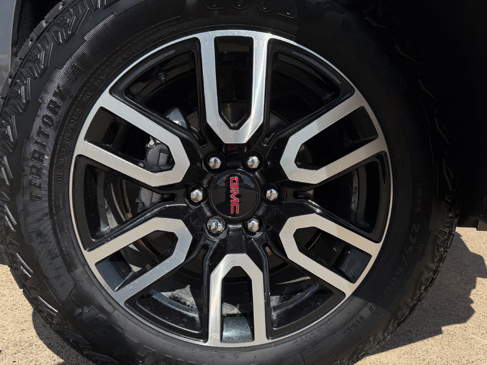 Used 2024 GMC Yukon AT4 w/ Technology Package AWD/4WD image 10