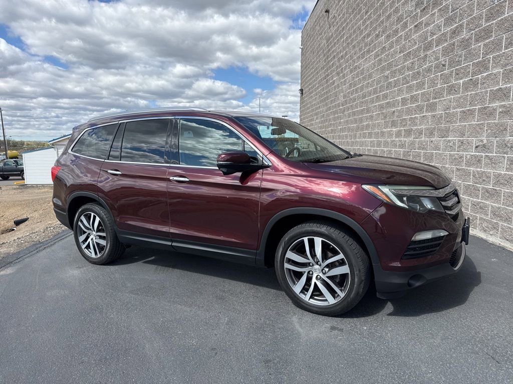 Used 2017 Honda Pilot Touring image 1