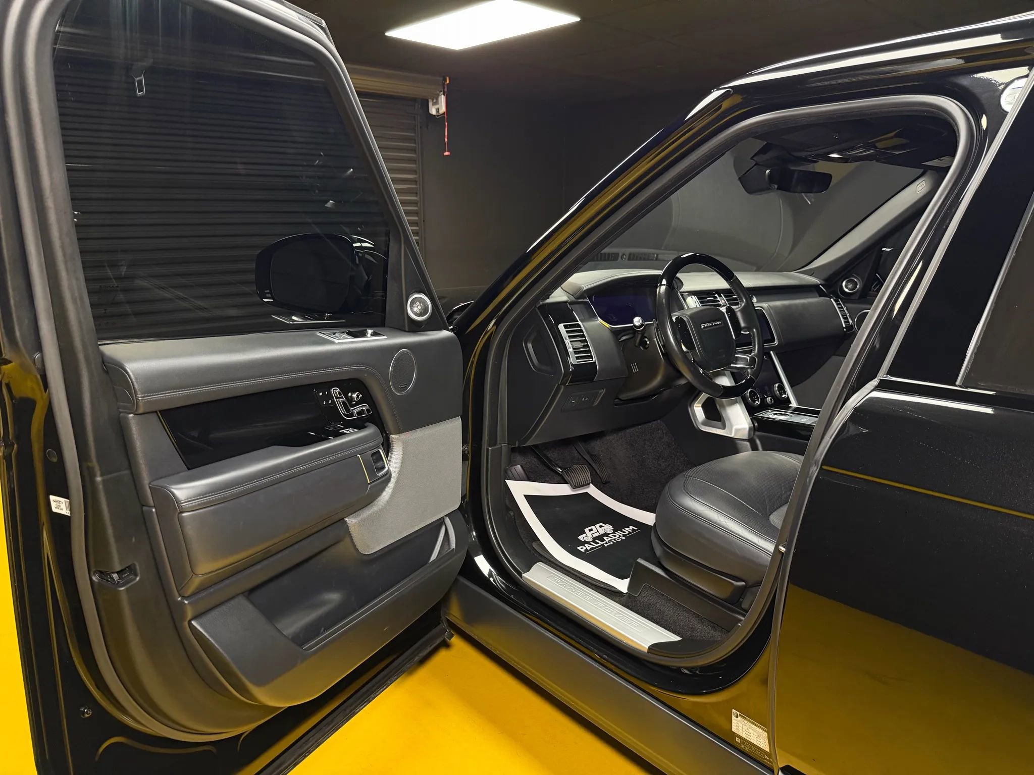 Used 2020 Land Rover Range Rover HSE image 36