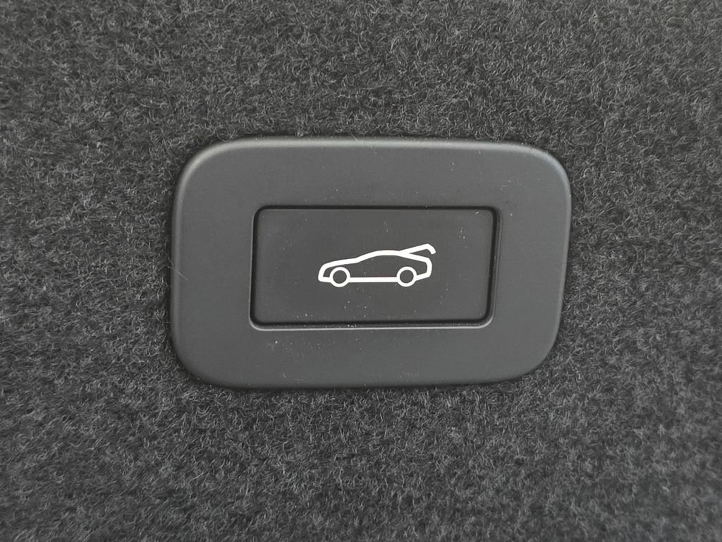 Used 2023 Jaguar XF R-Dynamic SE image 29