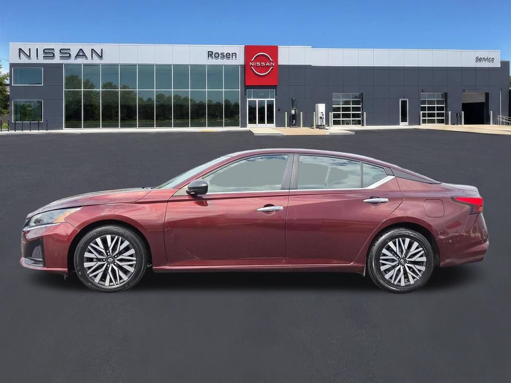 Used 2024 Nissan Altima 2.5 SV FWD image 6