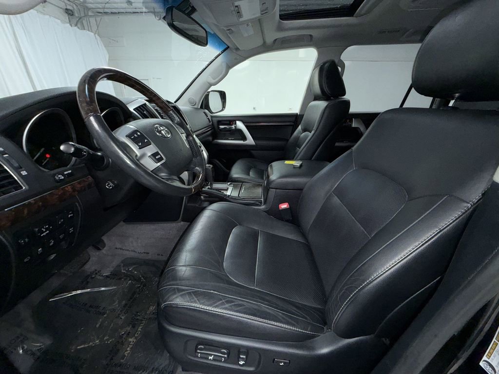 Used 2015 Toyota Land Cruiser image 3