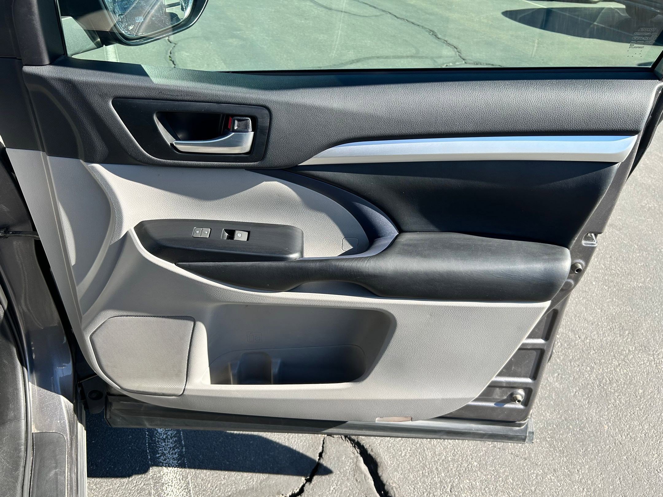 Used 2019 Toyota Highlander XLE image 28