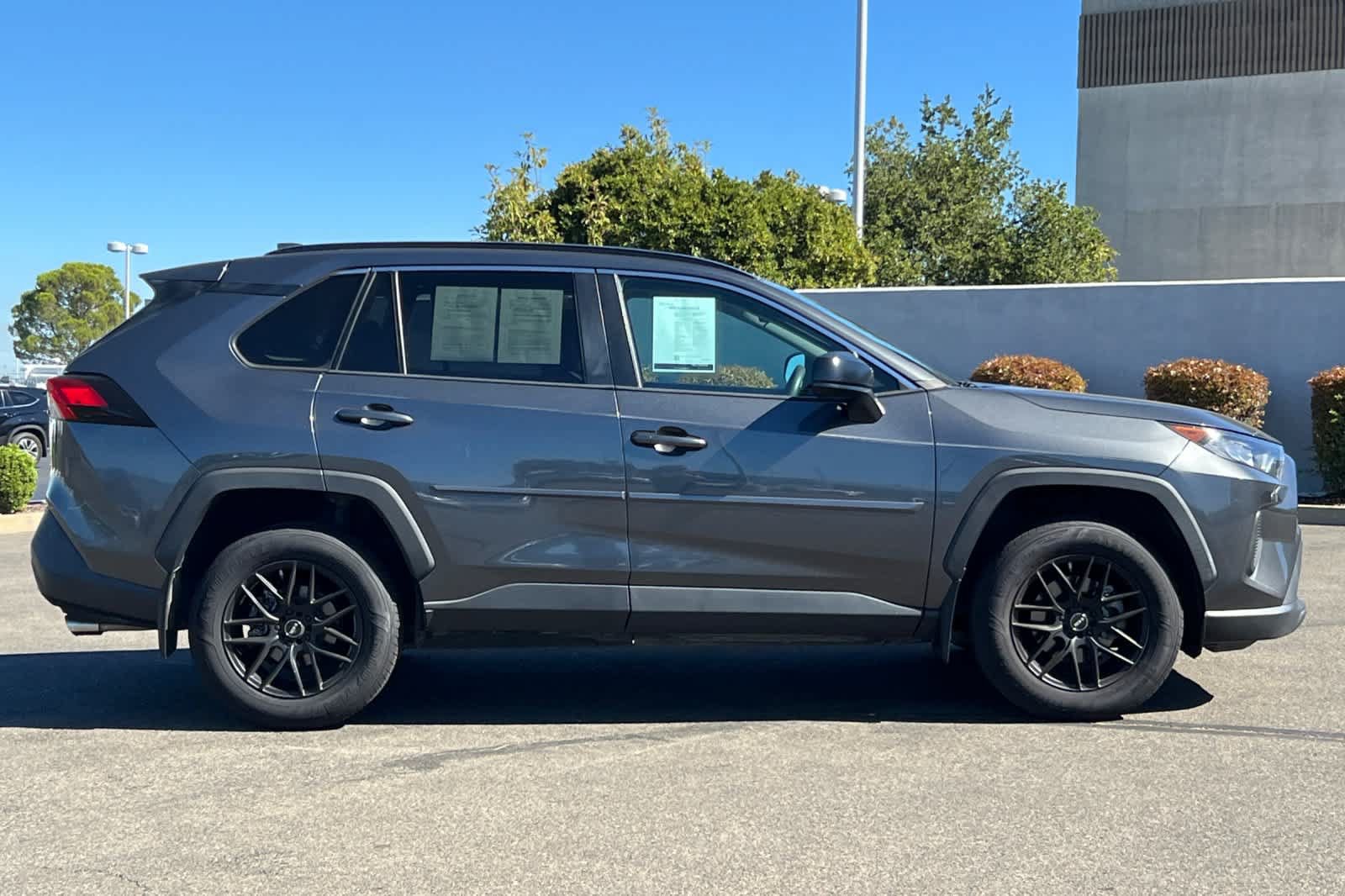 Used 2019 Toyota RAV4 LE FWD image 6