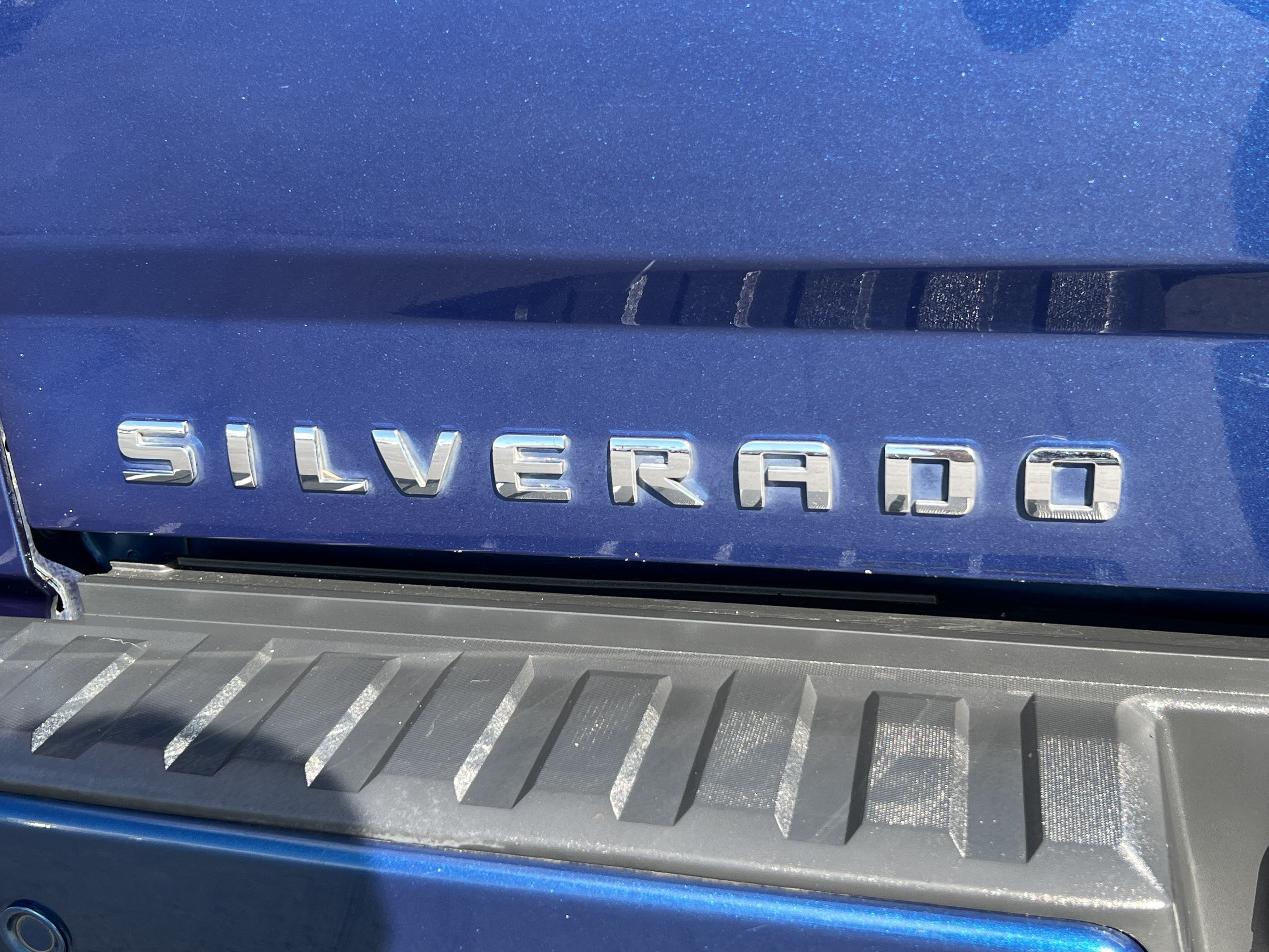Used 2016 Chevrolet Silverado 1500 LTZ Z71 w/ LTZ Plus Package AWD/4WD image 9