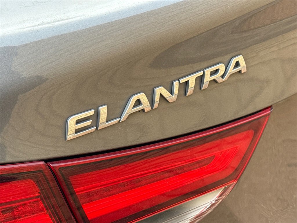 Used 2014 Hyundai Elantra Limited w/ Option Group 03 image 8