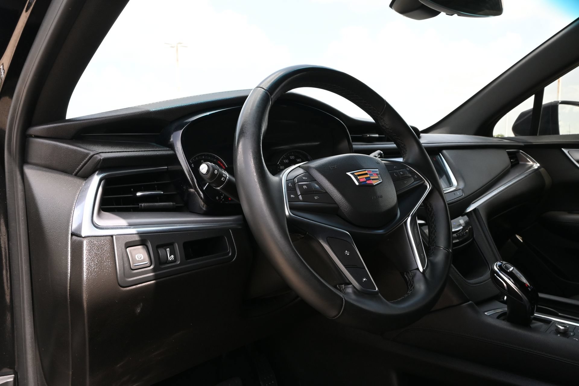 Certified 2025 Cadillac XT5 Luxury FWD image 18