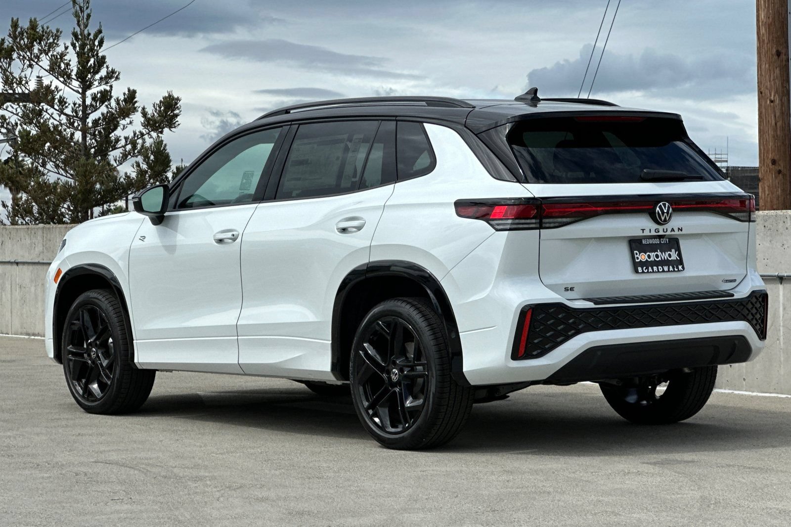 New 2026 Volkswagen Tiguan SE R-Line AWD/4WD image 6