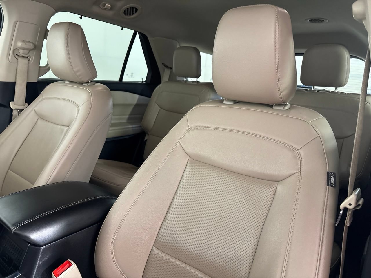 Used 2022 Ford Explorer Limited w/ Equipment Group 301A RWD image 10
