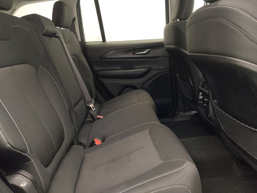 Used 2023 Jeep Grand Cherokee Laredo AWD/4WD image 19