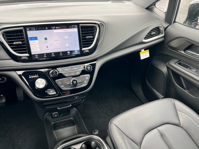 New 2026 Chrysler Pacifica Select w/ S Appearance Package image 32