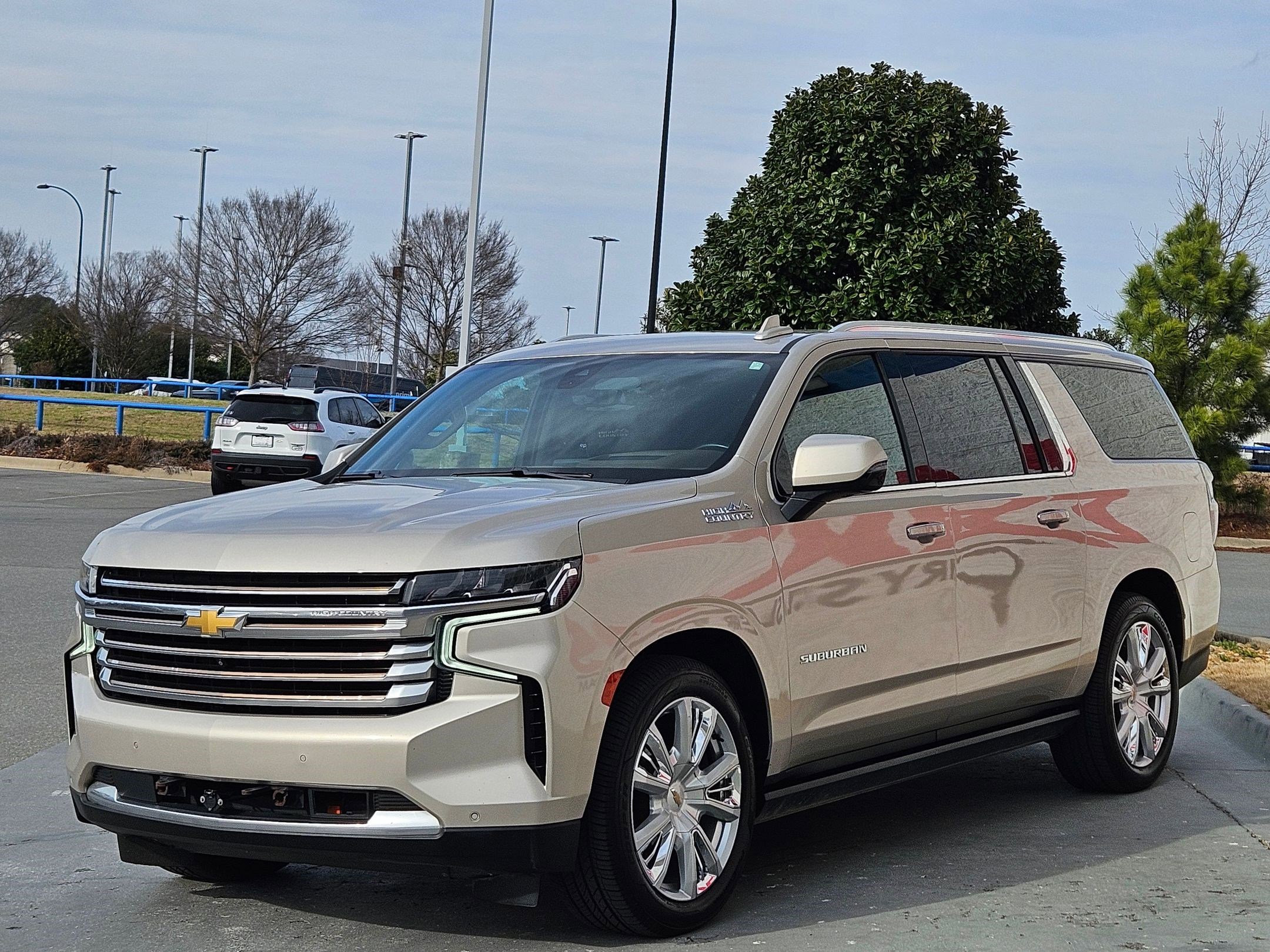 Used 2021 Chevrolet Suburban High Country image 3