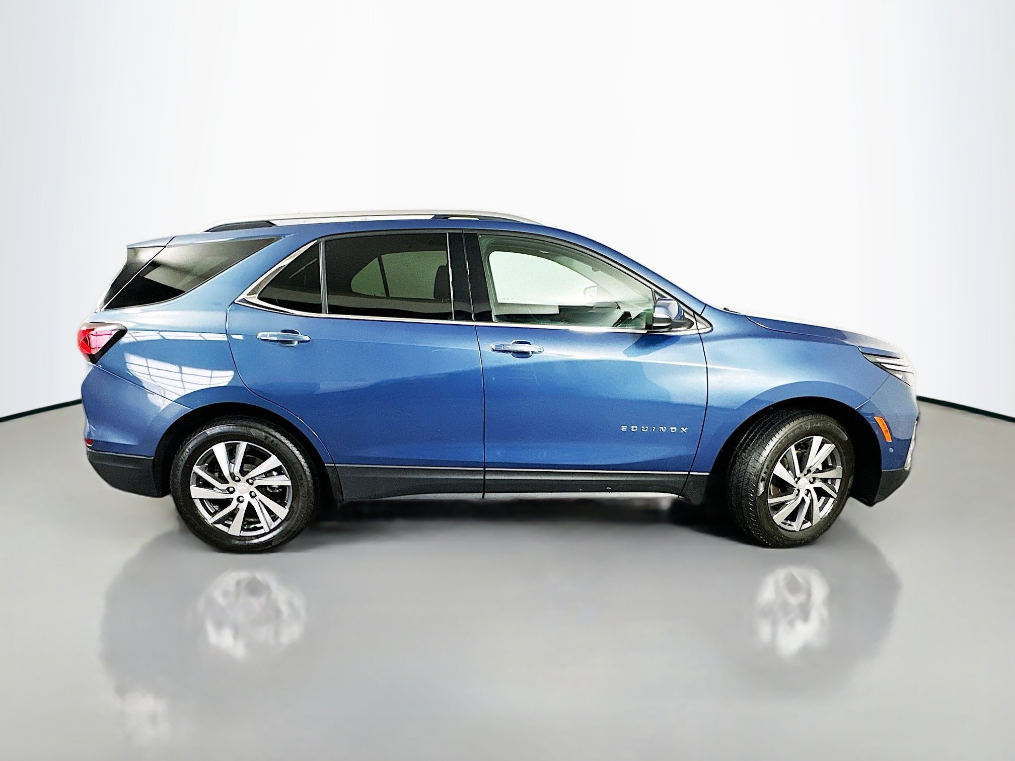 Used 2024 Chevrolet Equinox Premier AWD/4WD image 8