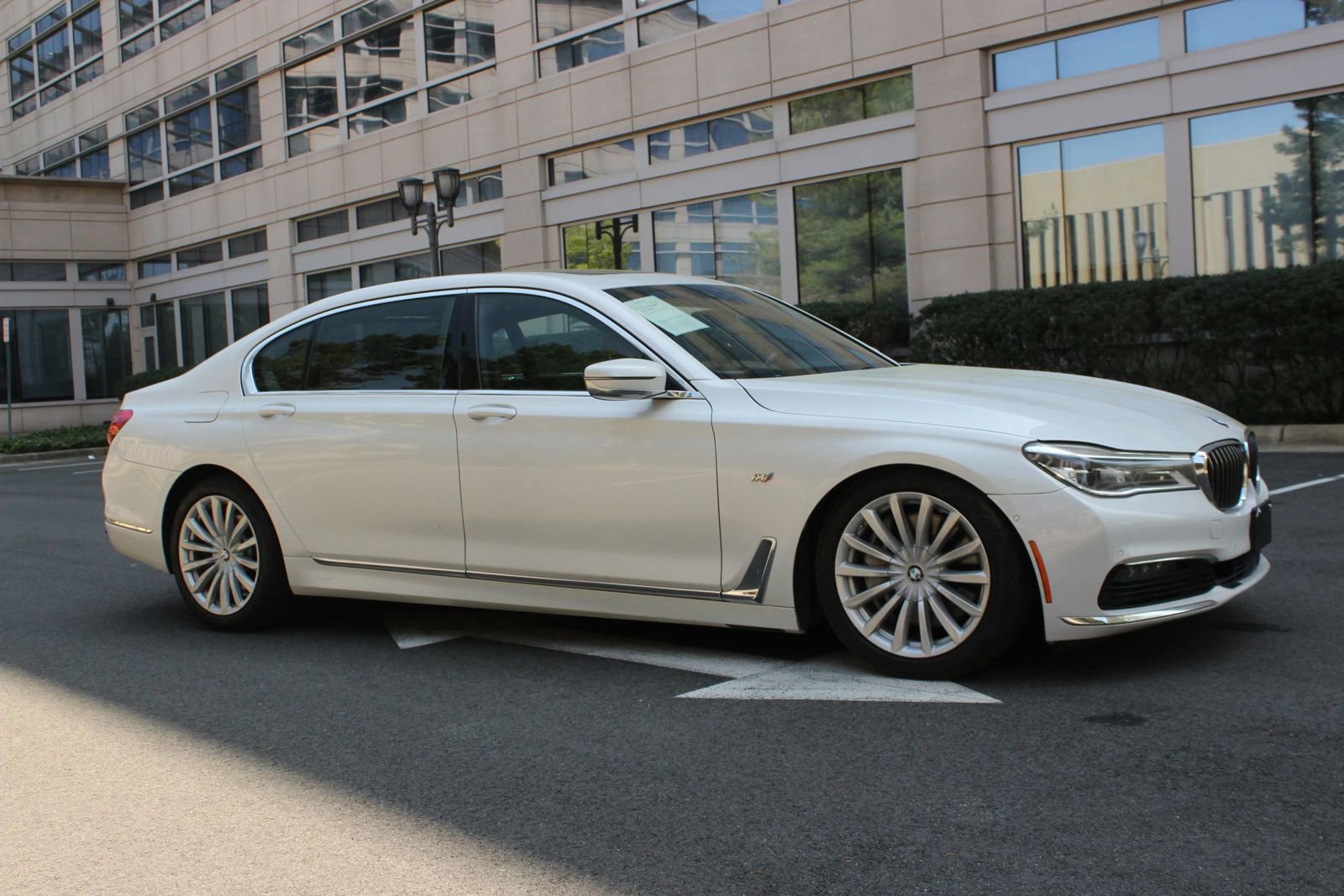 Used 2017 BMW 750i xDrive AWD/4WD image 2